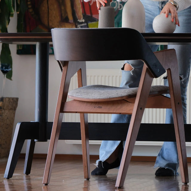 Nest Back Transparent Black Body Light Walnut