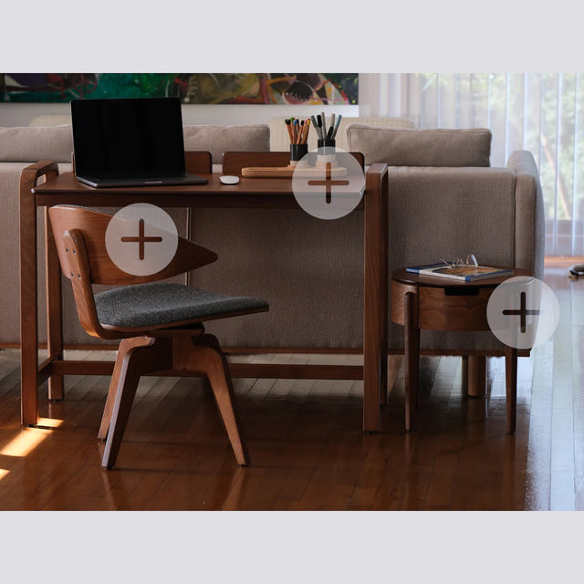 Koyu Ahşap Çalışma Alanı